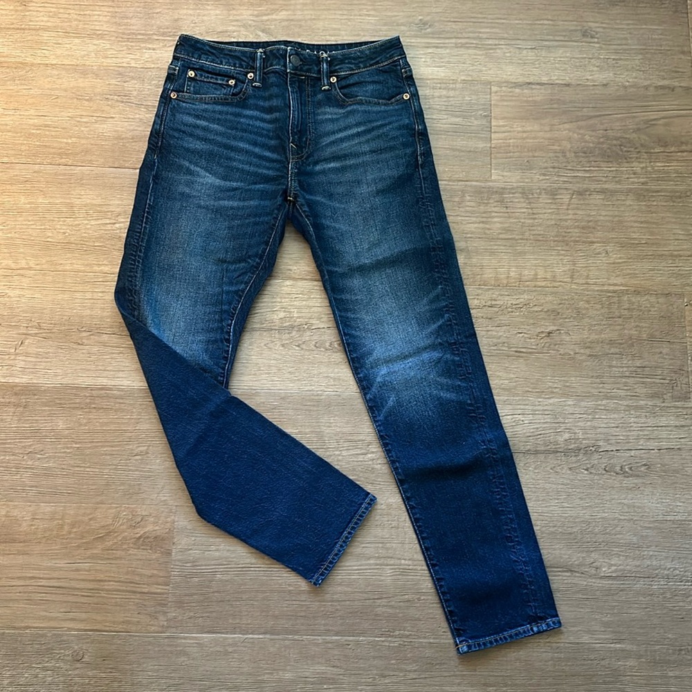 Men’s athletic fit American Eagle Dark wash jeans